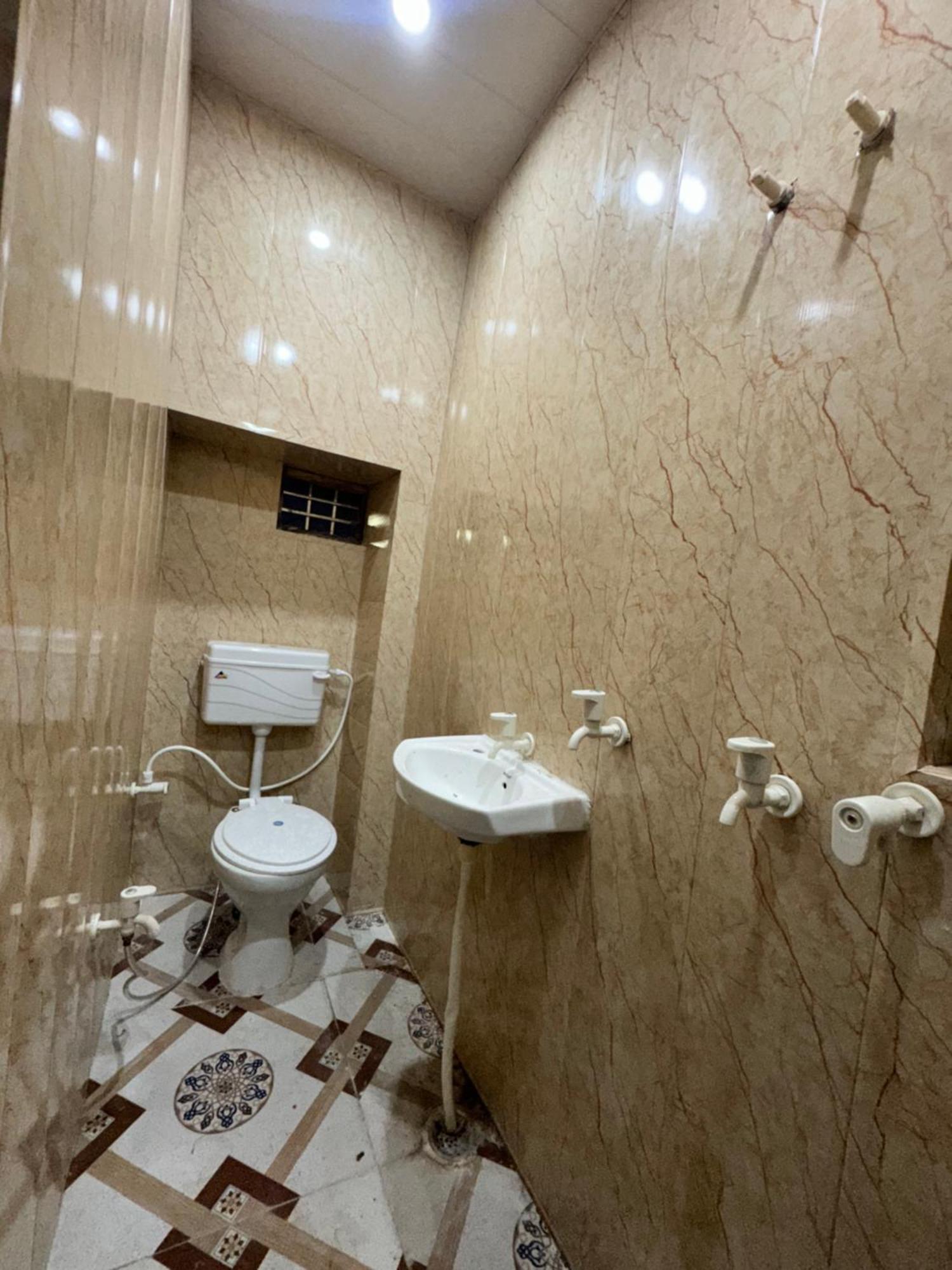 Hotel Pakhi Residency Vrindāvan Exterior foto